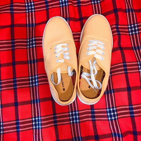 Sneakers - Picture 3 of 4